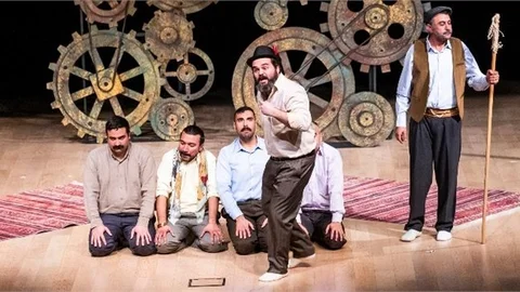 ŞEHİR TİYATROSU OYUNCULARININ PERFORMANSI TARSUSLULAR’DAN TAM NOT ALDI