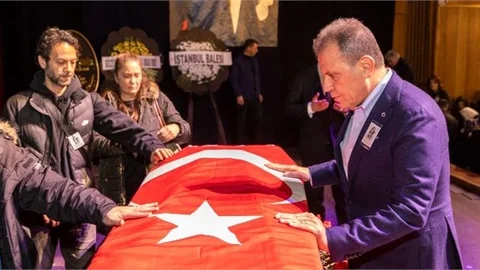 BAŞKAN SEÇER, GENÇ KEMAN SANATÇISI LAÇİN AKYOL’UN CENAZE TÖRENİNE KATILDI