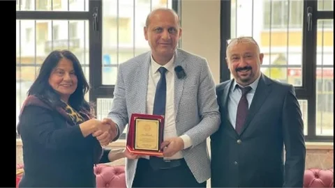 ÇOCUKLUK HAYALİ OLAN FERAY ÖĞRETMEN EMEKLİ.OLDU