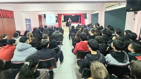 “JANDARMADAN ÖĞRENCİLERE SİBER FARKINDALIK EĞİTİMİ”