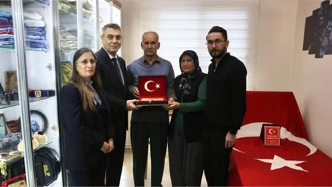 VALİ TOROS, ŞEHİT DURMUŞ TEK'İN AİLESİNİ ZİYARET ETTİ