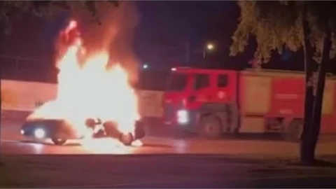 MERSİN'DE SEYİR HALİNDEKİ ARAÇ ALEV ALDI