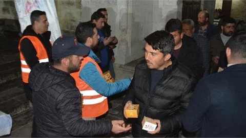 TARSUS VE ÇAMLIYAYLA’DA DA KANDİL SİMİDİ DAĞITILDI