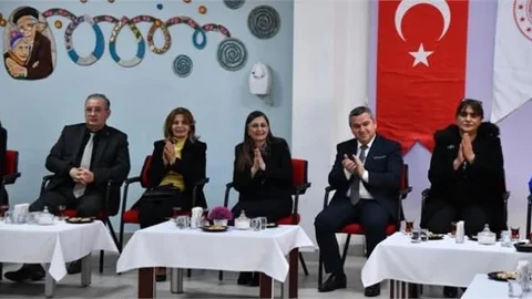 VALİ TOROS, ERDEMLİ YAŞLI BAKIM MERKEZİNİ ZİYARET ETTİ