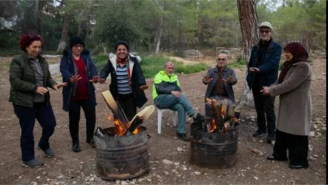 BÜYÜKŞEHİR EMEKLİ EVİ ÜYELERİ PİKNİKTE BİR ARAYA GELDİ