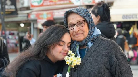 TARSUS'TA SEVGİLİLER GÜNÜ COŞKU İLE KUTLANDI