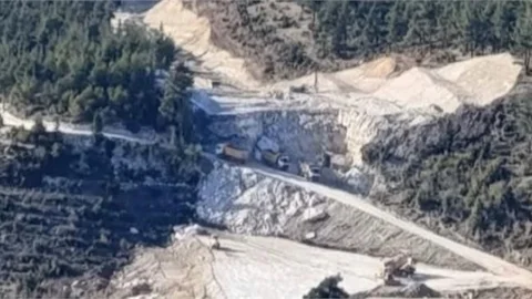 ÇAMLIYAYLA'DA BELÇINAR İLE ATDAĞ ARASI YOL ÇALIŞMASI