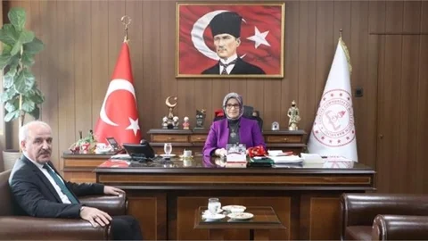 MÜDÜR KARAGÖZ, MÜDÜRÜ FAZİLET DURMUŞ'U MAKAMINDA ZİYARET ETTİ