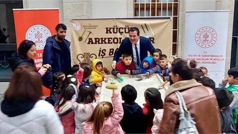 TARSUS'TA KÜÇÜK ARKEOLOKLAR İŞBAŞINDA