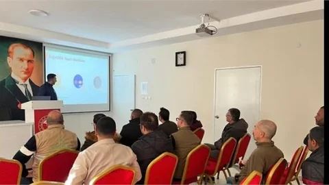 UYUŞTURUCUYLA MÜCADELE KONUSUNDA ÇAMLIYAYLA İLÇE TARIM MÜDÜRLÜĞÜ PERSONELİ BİLGİLENDİRİLDİ