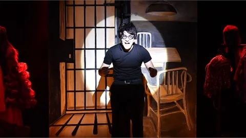 ŞEHİR TİYATROSU TEK KİŞİLİK OYUNUYLA BEĞENİ KAZANDI