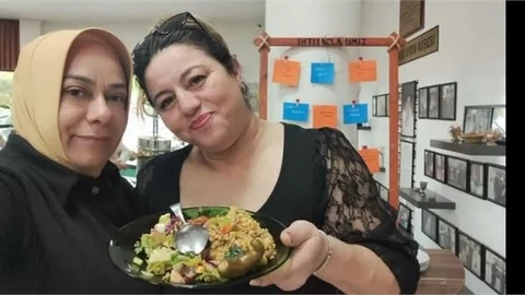 MERSİN ALZHEİMER DERNEĞİ TARSUSLU GÖNÜLLÜLERİ'NDEN "MERCİMEKLİ BULGUR PLAVI" ETKİNLİĞİ