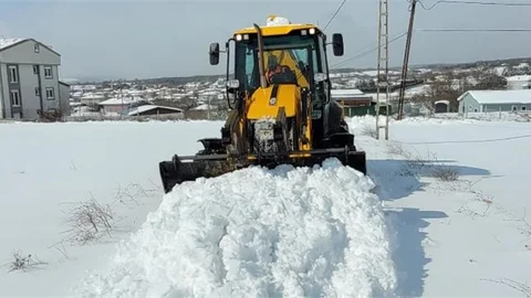 İSTANBUL’DA KAR KALINLIĞI 40 CM’YE ULAŞTI