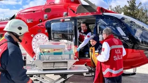 34 Haftalık Bebekler Helikopter Ambulansla Taşındı