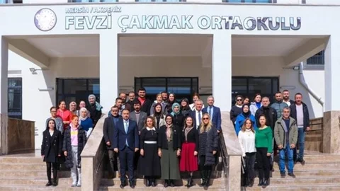 MÜDÜRÜ FAZİLET DURMUŞ, AKDENİZ FEVZİ ÇAKMAK ORTAOKULUNU ZİYARET ETTİ