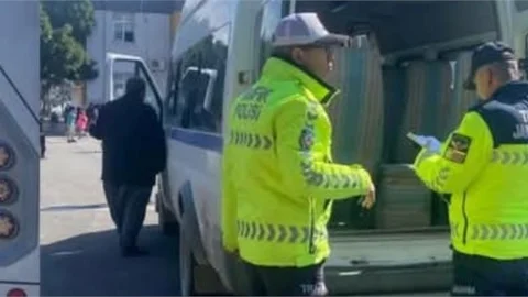 TARSUS'TA OKUL SERVİS ARAÇLARI DENETLENDİ