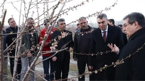 VALİ TOROS "HER ZAMAN OLDUĞU GİBİ BUGÜN DE EMEKTAR ÇİFTÇİLERİMİZİN YANINDAYIZ"