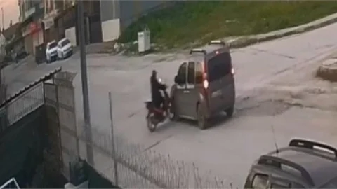 TARSUS'TA BAYAN MOTORSİKLETLİ KAZADA YARALANDI