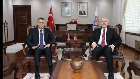 VALİ KÖŞGER'DEN, VALİ TOROS'A "HAYIRLI OLSUN" ZİYARETİ