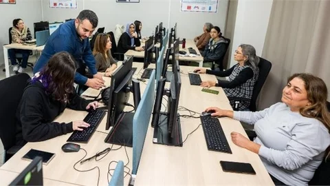 MERSİN BÜYÜKŞEHİR’İN DİJİTAL GENÇLİK MERKEZİ AÇILDI