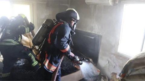 EV YANGINI BÜYÜKŞEHİR İTFAİYESİNİN ZAMANINDA MÜDAHALESİYLE SÖNDÜRÜLDÜ