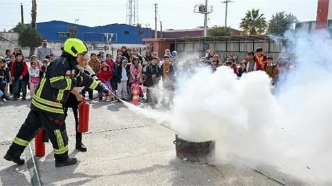 BÜYÜKŞEHİR’DEN SİVİL SAVUNMA GÜNÜ’NDE ÇOCUKLARA AFET EĞİTİMİ