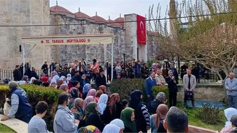 Tarsus’ta Umre Yolcuları İçin Uğurlama Töreni Düzenlendi