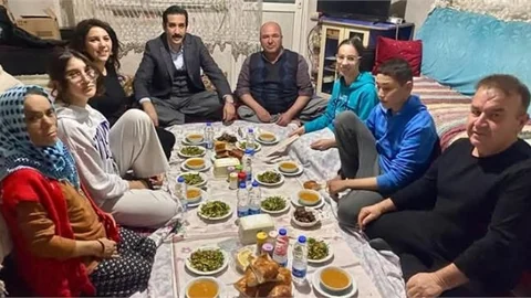 KAYMAKAM TOPSAKALOĞLU, ÖZ AİLESİNİN IFTAR SOFRASINA MİSAFİR OLDU
