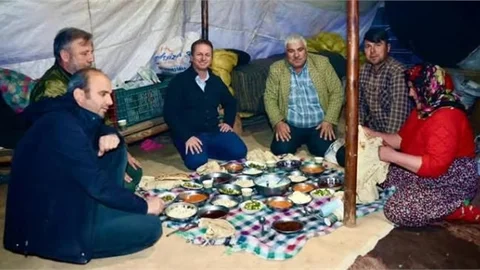 BAŞKAN ÖNGE, SARIKEÇİLİ YÖRÜKLERNİZDEN YAŞAR ÇELİK'İN AİLESİYLE İFTAR YAPTI