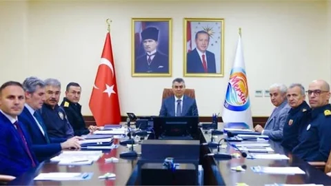 MERSİN'DE GÜVENLİK VE ASAYİŞ DEĞERLENDİRME TOPLANTISI GERÇEKLEŞTİRİLDİ