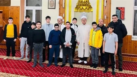 MÜFTÜ AKÇAY, HALKLA İÇİÇE