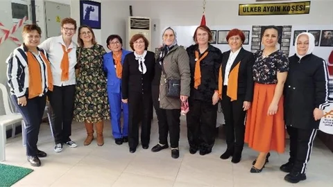 MERSİN ALZHEİMER DERNEĞİ TARSUS EKİBİ KADINLAR GÜNÜ ETKİNLİĞİNDE BİR BAŞARIYA DAHA İMZA ATTI