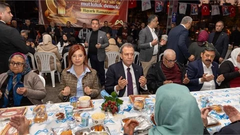 BAŞKAN VAHAP SEÇER, İFTAR SOFRASINDA ERDEMLİ HALKI İLE BULUŞTU
