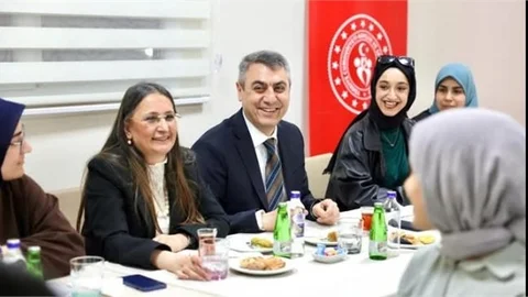 Vali Toros, Tarsus Kız Öğrenci Yurdu'nda Düzenlenen İftar Programına Katıldı