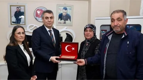 VALİ TOROS, ŞEHİT SABRİ ACEM'İN AİLESİNİ ZİYARET ETTİ