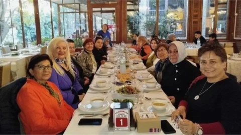 MERSİN ALZHEİMER DERNEĞİ TARSUS EKİBİ EMEKÇİ HASTA YAKINI KADINLARI UNUTMADI