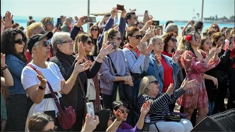 BÜYÜKŞEHİR, 8 MART’I MERSİNLİ KADINLARLA EL ELE KUTLADI