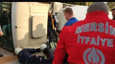 Üzerine Beton Mikseri Düşen Sürücü Mersin İtfaiyesi Tarafından Kurtarıldı