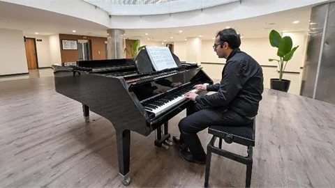 BÜYÜKŞEHİR’İN ANA HİZMET BİNASI’NI PİYANO NOTALARI DOLDURUYOR BÜYÜKŞEHİR BELEDİYESİ