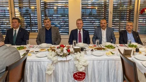 BAŞKAN SEÇER, MERSİN MİNİBÜSÇÜLER ESNAF ODASI’NIN İFTAR PROGRAMINA KATILDI