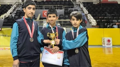 MERSİN'DE ÖZEL ÇOCUKLARDAN ÇOK ÖZEL BİR BAŞARI