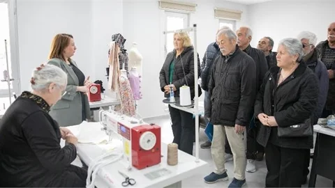 BÜYÜKŞEHİR’İN EMEKLİ EVİ ÜYELERİ BELEDİYE HİZMETLERİNİ YERİNDE İNCELEDİ