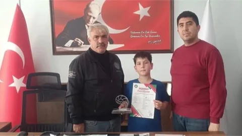 TARSUSLU ÖĞRENCİ MEHMET UZUN "EN İYİ HİKAYE" ALANINDA AKDENİZ BİRİNCİ