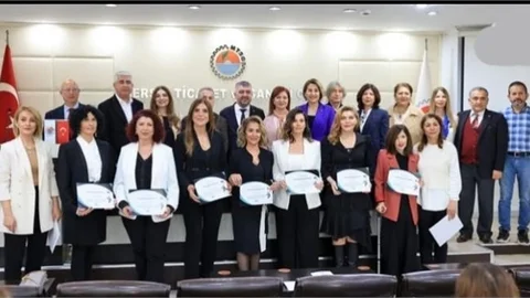 12 Kadın Kitabı Hataylı Kadınlara Destek Olacak