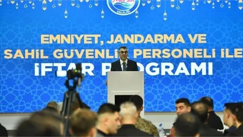 VALİ TOROS, EMNİYET, JANDARMA VE SAHİL GÜVENLİK PERSONELİ İÇİN DÜZENLENEN İFTAR PROGRAMINA KATILDI