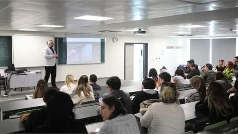 Tarsus'ta Yapay Zekâ ve Bilimsel Araştırma Eğitim Semineri