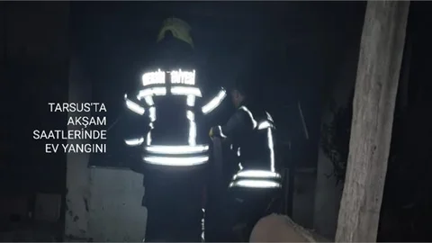 Tarsus'ta akşam saatlerinde ev yangını