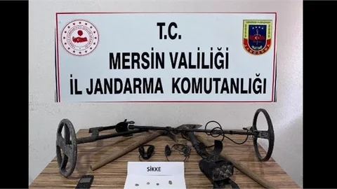 “DEFİNE ARAYAN ŞAHIS JANDARMAYA YAKALANDI”