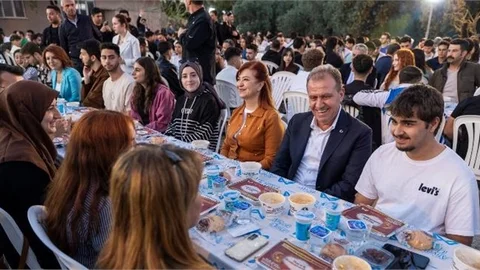 BAŞKAN SEÇER VE MERAL SEÇER, ÜNİVERSİTE ÖĞRENCİLERİ İLE BİRLİKTE İFTAR YAPTI