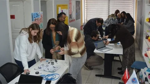 BÜYÜKŞEHİR’İN ATÖLYE ÇALIŞMALARI YURT DIŞINDAN ZİYARETÇİLERİN DE İLGİSİNİ ÇEKİYOR